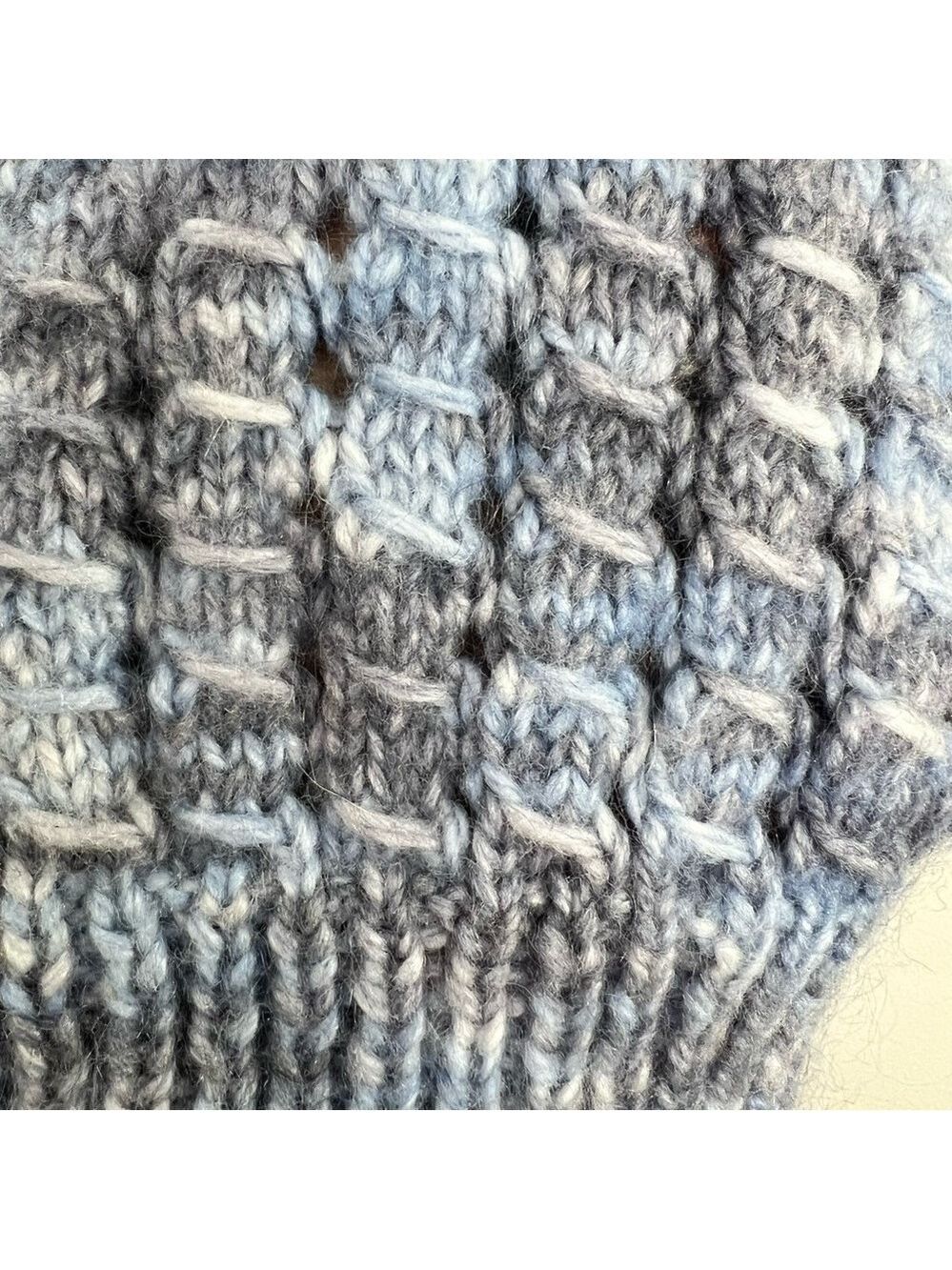Retro cropped hand knit grey blue melange old money sweater vest - Picture 10 of 13